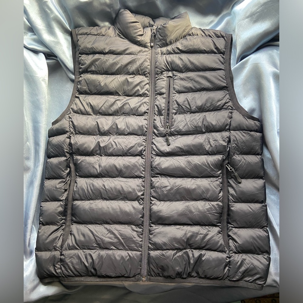 Black Zip Puffer Vest. New